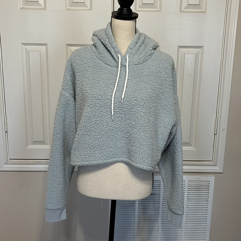Gilly Hicks baby blue Sherpa fleece cropped hoodie size M